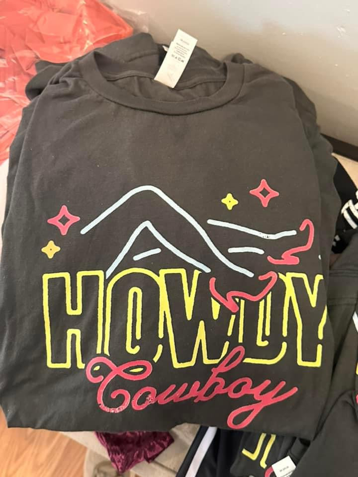 Howdy Cowboy - solid tee